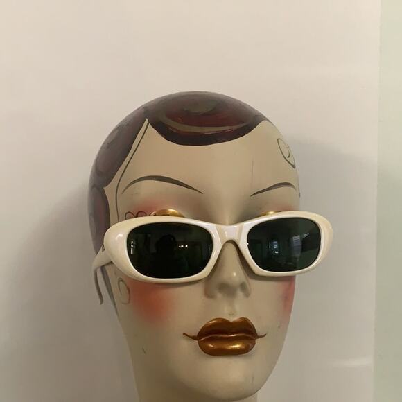 ARNETTE SERUM CREAM FRAME GREEN LENSES COMFORT FIT SUNGLASSES ONE SIZE‎ - Picture 1 of 5